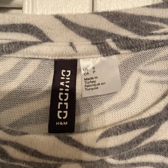 Cropped sweater - Picture 2 of 2